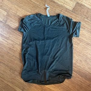 Lululemon workout shirt sz 2 with a tie back